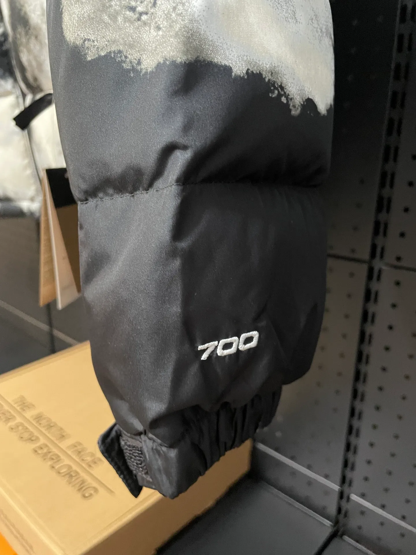 The North Face｜1992 Same Style 30 1992 1996 1992 ，1992 30 ❶ ： ， 7 ， ， 、 。 ❷ ： 90 700 ， ，Lightweight ， ！ ❸ ： ， ， ， ， 。 40T ， ， ， nylon ， ， ， ！ ❹ YKK ， ， . Size:XS-XXL